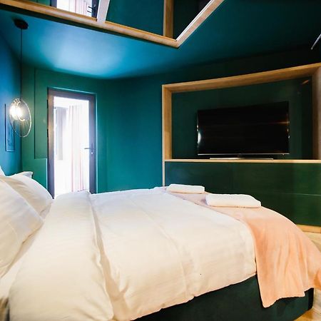 Green Velvet City Retreat Орадеа Екстериор снимка