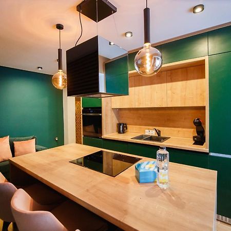 Green Velvet City Retreat Орадеа Екстериор снимка
