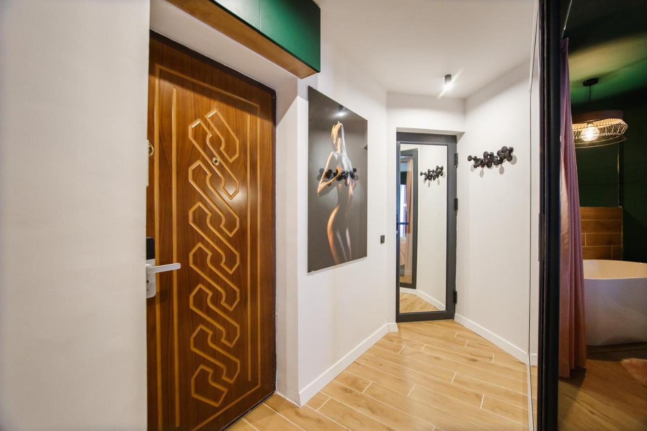 Green Velvet City Retreat Орадеа Екстериор снимка
